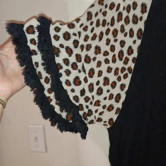 Umgee women's leopard print pullover shirt size 1XL - Picture 2 of 4